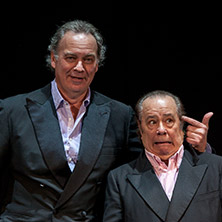 Dos Caras Duras En Crisis