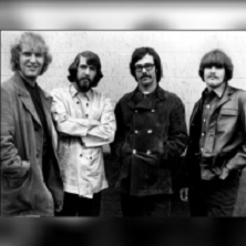Green River tocando Creedence Clearwater
